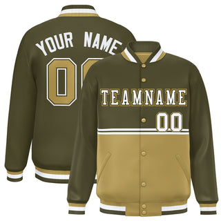 Chaqueta universitaria personalizada con cierre de broche completo y diseño Letterman, color oliva y dorado viejo, con aberturas a juego.