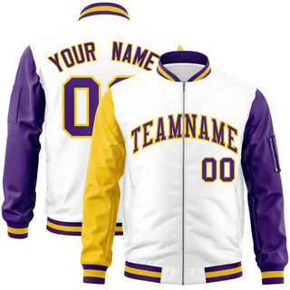 Chaqueta bomber universitaria personalizada con mangas raglán y cremallera completa, color blanco, dorado y morado - Estilo 1
