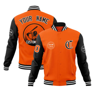 Chaqueta bomber universitaria bicolor naranja y negra personalizada con cierre de broche completo y estilo Letterman