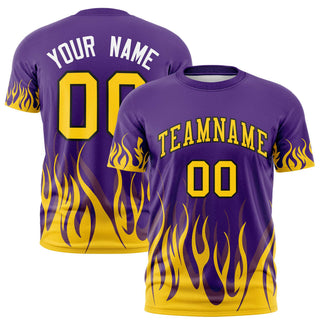 Camiseta de rendimiento personalizada con diseño 3D de llamas en color morado y dorado viejo - Estilo 1
