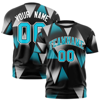 Camiseta deportiva personalizada con estampado triangular en negro, blanco y aguamarina - Estilo 1