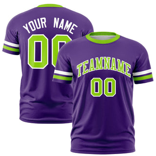 Camiseta deportiva personalizada con diseño de bloques de color morado, blanco y verde neón - Estilo 1