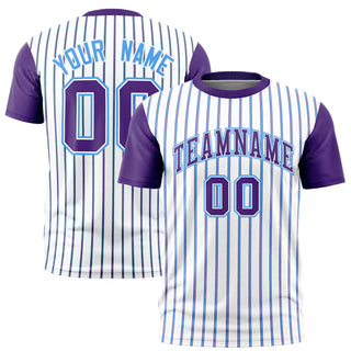 Camiseta deportiva personalizada con diseño de rayas blancas azul pálido y violeta - Estilo 1