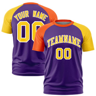 Camiseta deportiva personalizada de cuello redondo, mangas bicolor, color morado, naranja y dorado 01 - Estilo 1